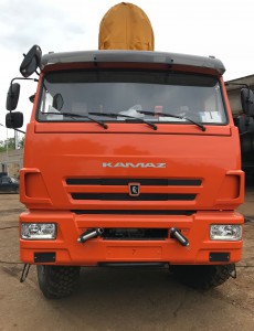 Автомобиль ломовоз КамАЗ 43118 с КМУ Велмаш VM10L74M (за кабиной)